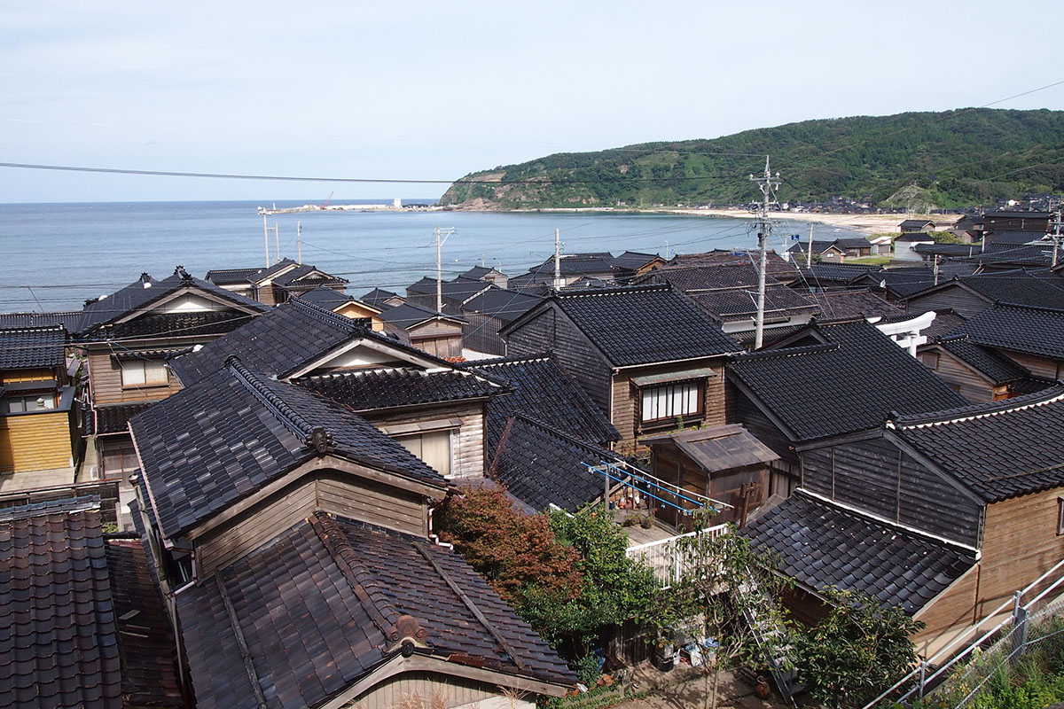 日本石川県集落伝建地区路地風景町並み