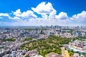 《東京都》青い空と白い雲・東京都市風景